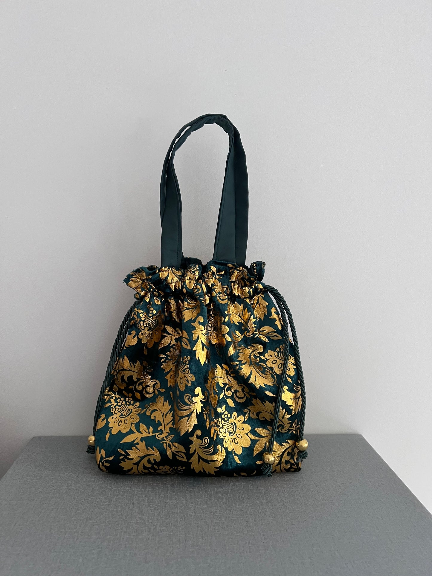 Aurora Terciopelo Verde y Dorado